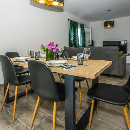 Appartement Nora, Old Town Located, Free Parking