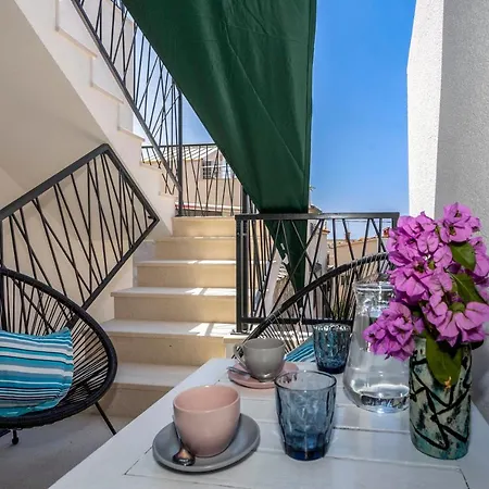 Nora, Old Town Located, Free Parking Appartement *
