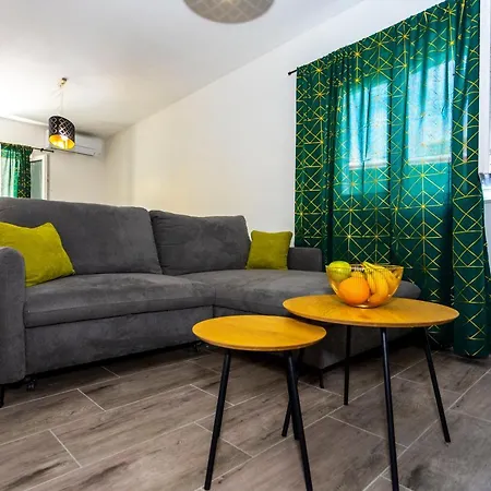 Nora, Old Town Located, Free Parking Appartement *