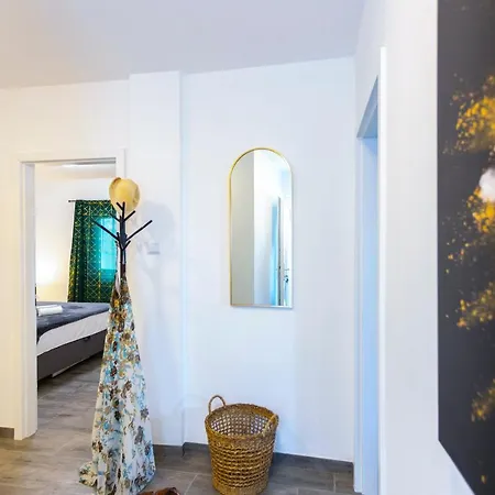 Nora, Old Town Located, Free Parking Appartement *