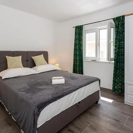 Nora, Old Town Located, Free Parking Appartement Makarska