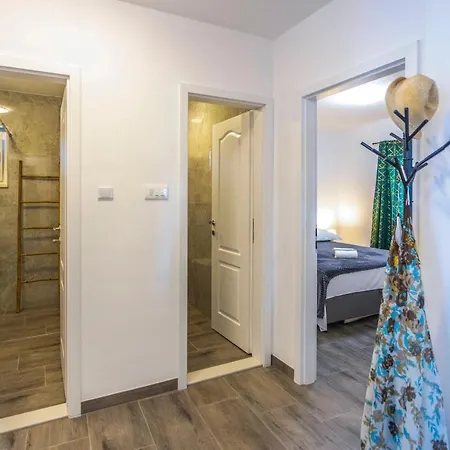 Nora, Old Town Located, Free Parking Apartment