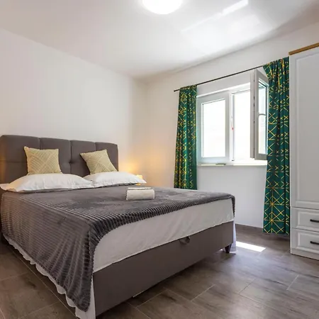 Nora, Old Town Located, Free Parking Appartement Makarska
